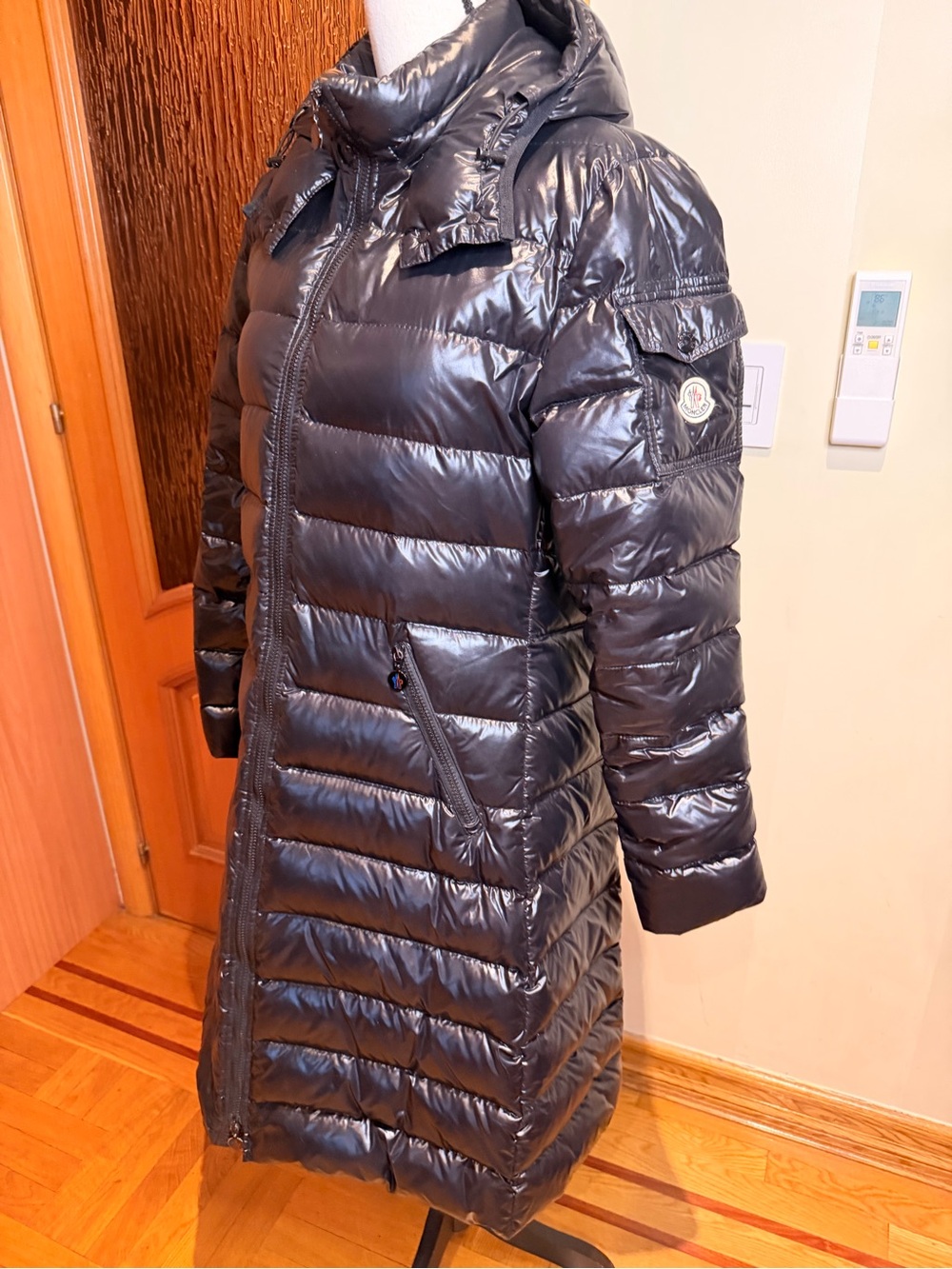 100% Auth Moncler Women's Shiny Black Long Hooded Puffer Coat Sz 4 USA Sz 10/12